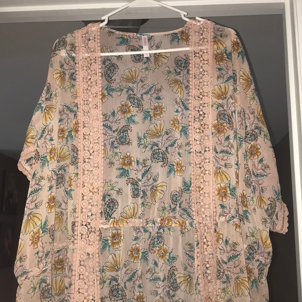 Floral paisley print shawl with ties in the middle